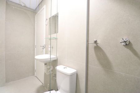 Banheiro de kitnet/studio para alugar com 1 quarto, 22m² em Barra Funda, São Paulo