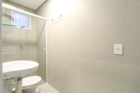 Banheiro de kitnet/studio para alugar com 1 quarto, 22m² em Barra Funda, São Paulo