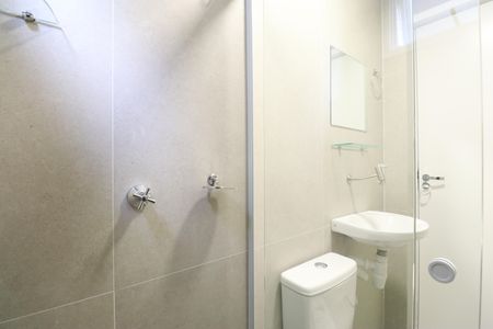 Banheiro de kitnet/studio para alugar com 1 quarto, 22m² em Barra Funda, São Paulo