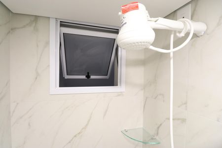 Banheiro de kitnet/studio para alugar com 1 quarto, 20m² em Barra Funda, São Paulo