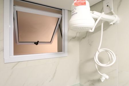 Banheiro de kitnet/studio para alugar com 1 quarto, 16m² em Barra Funda, São Paulo