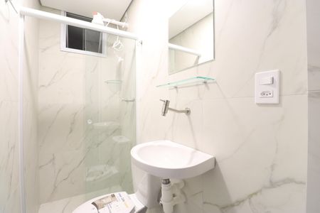 Banheiro de kitnet/studio para alugar com 1 quarto, 16m² em Barra Funda, São Paulo