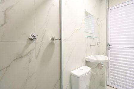 Banheiro de kitnet/studio para alugar com 1 quarto, 16m² em Barra Funda, São Paulo