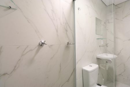 Banheiro de kitnet/studio para alugar com 1 quarto, 15m² em Barra Funda, São Paulo