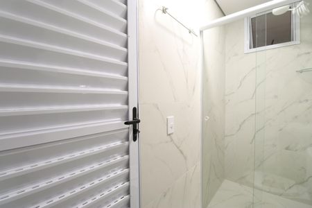 Banheiro de kitnet/studio para alugar com 1 quarto, 15m² em Barra Funda, São Paulo