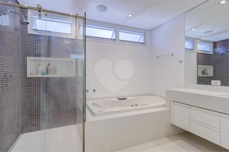 Casa à venda com 4 quartos, 490m² em Santo Amaro, São Paulo