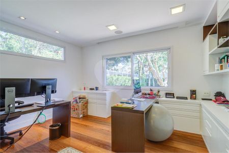 Casa à venda com 4 quartos, 490m² em Santo Amaro, São Paulo