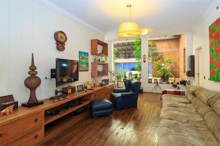 Casa à venda com 4 quartos, 429m² em Jardim Petropolis, São Paulo