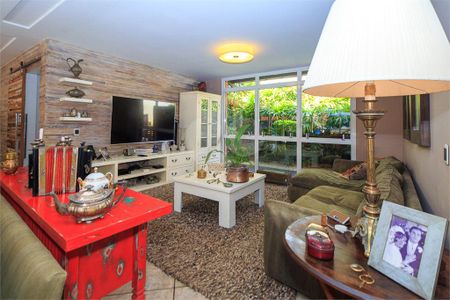 Casa à venda com 4 quartos, 429m² em Jardim Petropolis, São Paulo