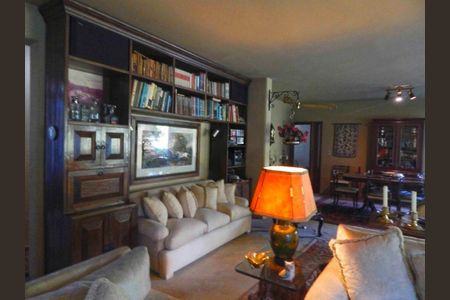 Casa à venda com 3 quartos, 300m² em Chácara Monte Alegre, São Paulo