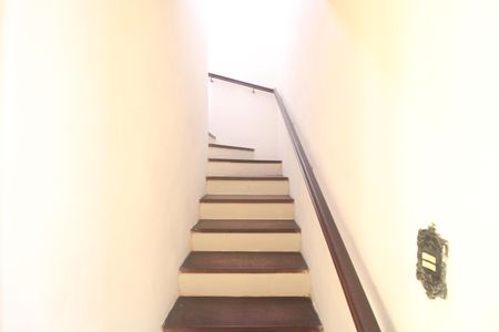 Casa para alugar com 160m², 3 quartos e 6 vagasEscada