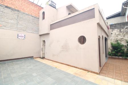 Casa para alugar com 160m², 3 quartos e 6 vagasFundos da casa