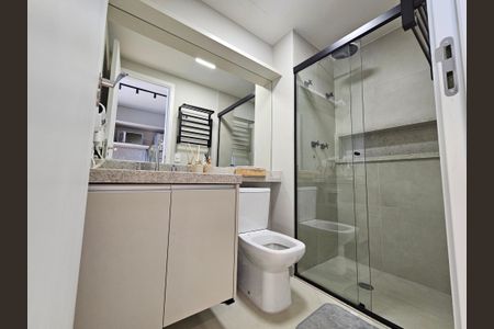 Banheiro de kitnet/studio para alugar com 1 quarto, 25m² em Santo Amaro, São Paulo