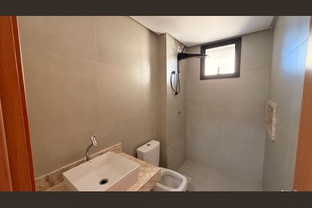 Banheiro de apartamento para alugar com 1 quarto, 49m² em Parque Amazonia, Goiânia