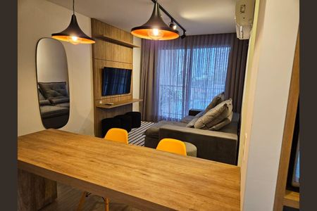 Apartamento à venda com 1 quarto, 51m² em Cambuí, Campinas