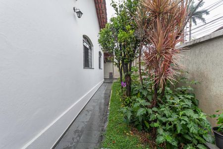 Casa à venda com 245m², 3 quartos e 3 vagas Casa à venda com 245m², 3 quartos e 3 vagasEntrada