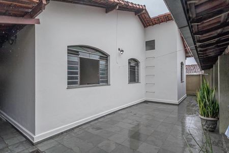 Casa à venda com 245m², 3 quartos e 3 vagas Casa à venda com 245m², 3 quartos e 3 vagasQuintal