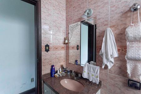 Casa à venda com 245m², 3 quartos e 3 vagas Casa à venda com 245m², 3 quartos e 3 vagasBanheiro da suíte