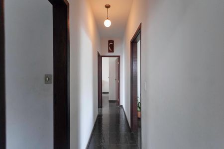Corredor de casa à venda com 3 quartos, 245m² em Ouro Preto, Belo Horizonte