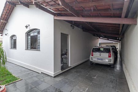 Casa à venda com 245m², 3 quartos e 3 vagas Casa à venda com 245m², 3 quartos e 3 vagasEntrada