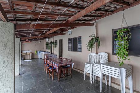 Casa à venda com 245m², 3 quartos e 3 vagas Casa à venda com 245m², 3 quartos e 3 vagasQuintal