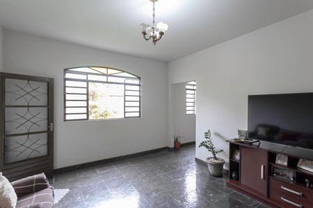 Casa à venda com 245m², 3 quartos e 3 vagas Casa à venda com 245m², 3 quartos e 3 vagasSala 1