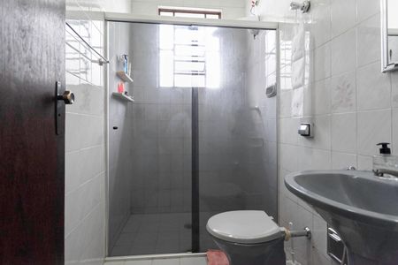 Casa à venda com 245m², 3 quartos e 3 vagas Casa à venda com 245m², 3 quartos e 3 vagasBanheiro social