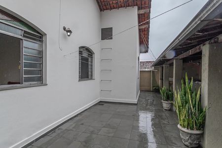 Casa à venda com 245m², 3 quartos e 3 vagas Casa à venda com 245m², 3 quartos e 3 vagasQuintal