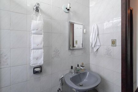 Casa à venda com 245m², 3 quartos e 3 vagas Casa à venda com 245m², 3 quartos e 3 vagasBanheiro social