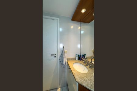 Apartamento à venda com 102m², 4 quartos e 2 vagasBanheiro