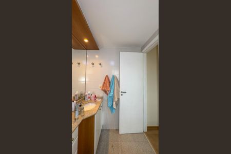 Apartamento à venda com 102m², 4 quartos e 2 vagasBanheiro da Suíte