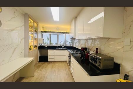 Apartamento para alugar com 197m², 4 quartos e 2 vagas