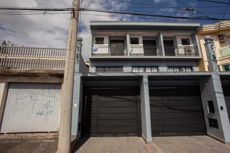 Casa à venda com 193m², 3 quartos e 3 vagas Casa à venda com 193m², 3 quartos e 3 vagasFACHADA