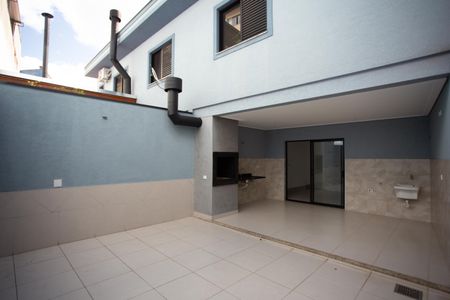 Casa à venda com 193m², 3 quartos e 3 vagas Casa à venda com 193m², 3 quartos e 3 vagasQUINTAL E ÁREA DE SERVIÇO