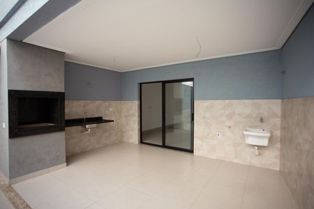 Casa à venda com 193m², 3 quartos e 3 vagas Casa à venda com 193m², 3 quartos e 3 vagasQUINTAL E ÁREA DE SERVIÇO