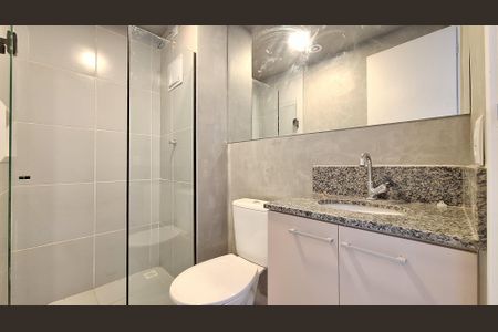 Banheiro de kitnet/studio para alugar com 1 quarto, 23m² em Barra Funda, São Paulo