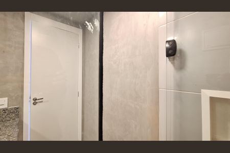 Banheiro de kitnet/studio para alugar com 1 quarto, 23m² em Barra Funda, São Paulo