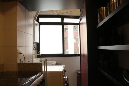 Apartamento à venda com 81m², 2 quartos e 1 vagaÁrea de Serviço