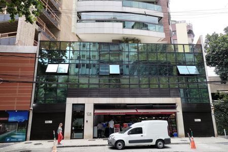 Apartamento à venda com 81m², 2 quartos e 1 vagaFachada e portaria