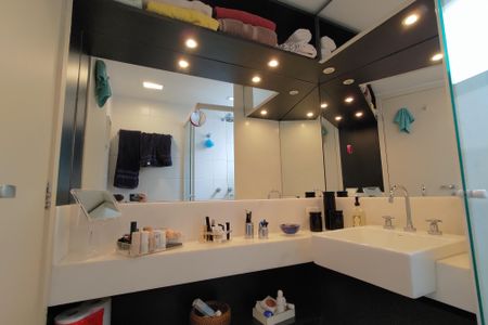 Apartamento à venda com 81m², 2 quartos e 1 vagaBanheiro da Suíte