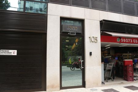 Apartamento à venda com 81m², 2 quartos e 1 vagaFachada e portaria