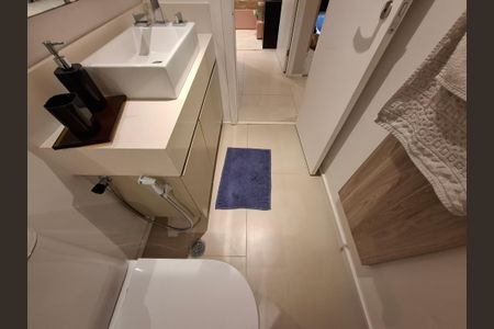 Apartamento à venda com 80m², 2 quartos e 1 vaga Apartamento à venda com 80m², 2 quartos e 1 vagaBanheiro Social