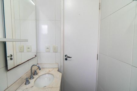 Banheiro da Suíte 1 de casa de condomínio à venda com 2 quartos, 77m² em Vila do Encontro, São Paulo