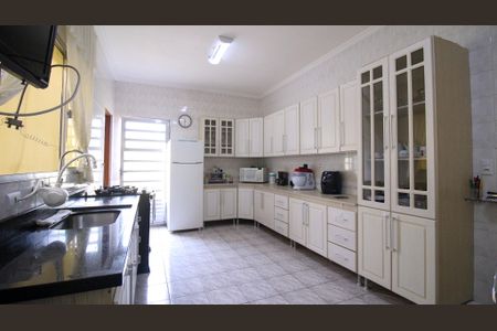 Casa à venda com 400m², 6 quartos e 3 vagas Casa à venda com 400m², 6 quartos e 3 vagasCozinha