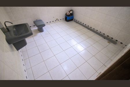 Casa à venda com 400m², 6 quartos e 3 vagas Casa à venda com 400m², 6 quartos e 3 vagasBanheiro da Suíte (casa 3)