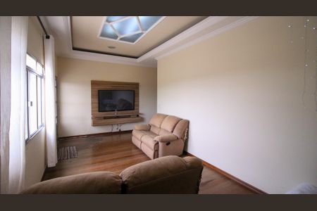 Sala de casa à venda com 6 quartos, 400m² em Capão do Embira, São Paulo