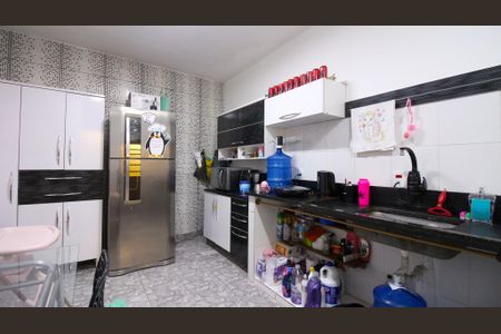 Casa à venda com 400m², 6 quartos e 3 vagas Casa à venda com 400m², 6 quartos e 3 vagasCozinha e Área de Serviço (casa 2)