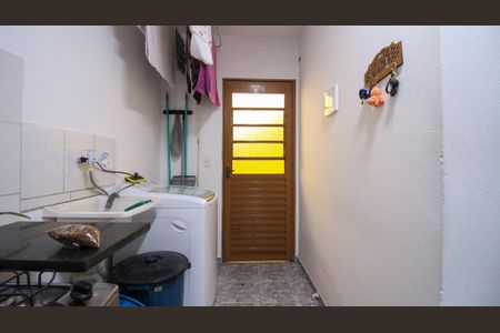 Casa à venda com 400m², 6 quartos e 3 vagas Casa à venda com 400m², 6 quartos e 3 vagasCozinha e Área de Serviço (casa 2)