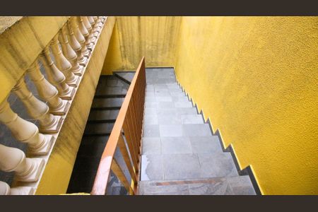 Casa à venda com 400m², 6 quartos e 3 vagas Casa à venda com 400m², 6 quartos e 3 vagasEscada 2