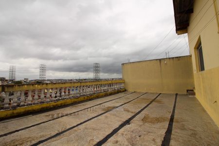 Casa à venda com 400m², 6 quartos e 3 vagas Casa à venda com 400m², 6 quartos e 3 vagasVaranda